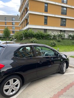 Toyota Auris 2010 2.2d - 3