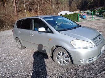 Toyota Avensis Verso - 3