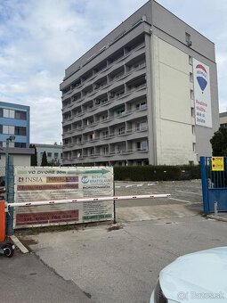 ponúkam na prenájom vonkajšie parkovacie miesto na ulici Tom - 3