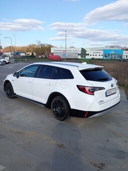 Toyota Corolla Combi 2.0 Hybrid Trek e-CVT - 3