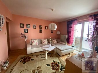 NA PREDAJ 3 IZBOVÝ BYT S VÝHĽADOM NA NITRU, GARÁŽ, BALKÓNY - 3