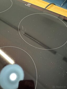 Predám skoro novú indukčnú varnú dosku Electrolux v záruke - 3