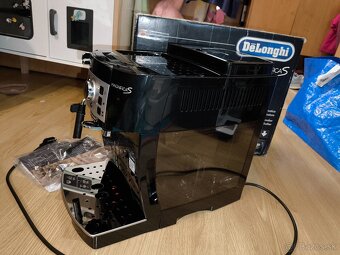 DeLonghi Magnifica ECAM 22.115B - 3