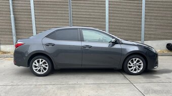 Predám Toyotu Corollu sedan, r.v. 2017, 1. Majiteľ - 3