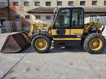 Teleskopický manipulátor CATERPILLAR TH62 - 3