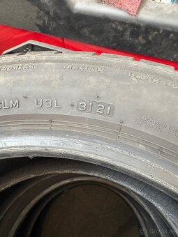 Pneu 215/55 R17 - 3