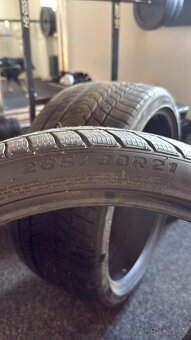 285/30 r21 - 3