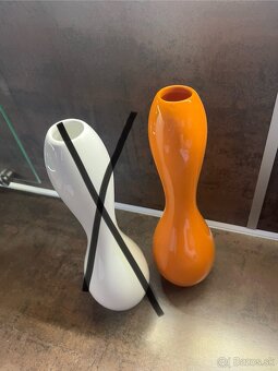 Uzka oranzova vaza na kvety - 3