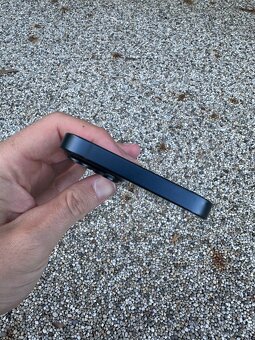 IPhone 13 - baterie 100% - 3