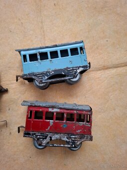 Stará kovová hračka - vláčik Igra - 3