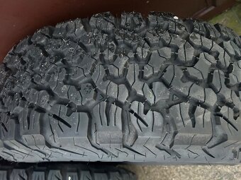 Jeep Wrangler kolesá sada 5ks alu kola r17 255/75 - 3