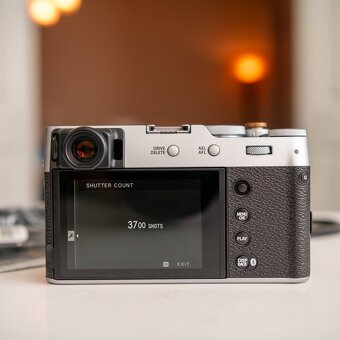 Fujifilm X100VI - stříbrná barva - 3