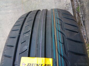 Dunlop 225/40ZR18 - 3
