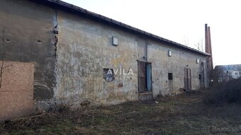 NA PREDAJ: priemyselný pozemok s dvoma budovami - Vlčkovce - 3