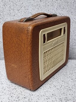 Schaltbild Libelle 4D61 RFT 》KABELKOVÉ STAROŽITNÉ RADIO - 3