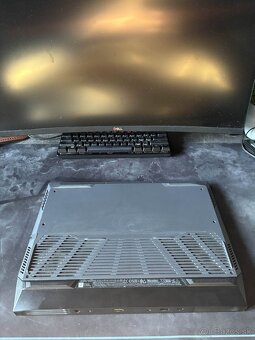 Herný notebook Dell G15 5520 - 3