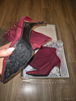 Elegantne bordove cizmy - 3