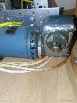 Motor s prevodovkou malý - 3