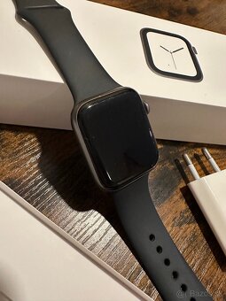 Apple Watch Series 4 44mm Space Gray - 3