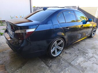 BMW E60 550i, manuál - 3