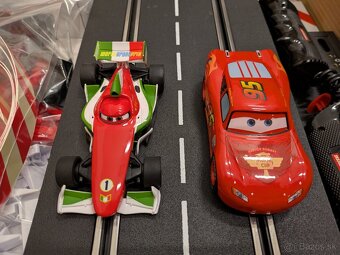 Autodráha Carrera Evolution Disney Cars 2 World Grand Prix - 3