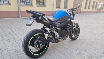 SUZUKI GSR 750 - 3
