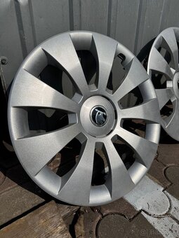 Orginalne puklice Skoda R16 - 3