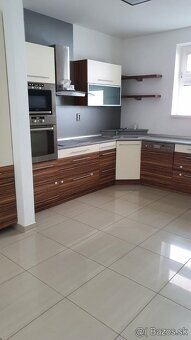 PRENÁJOM - priestranný 2iz byt na začiatku Petržalky - 3