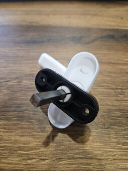 Kľučka na okná - plastová biela - 32ks - 3