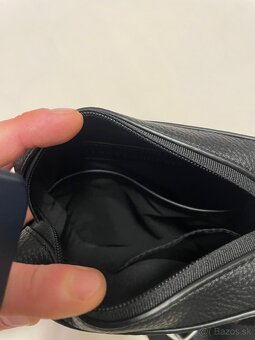 Predám tašku na rameno Tommy Hilfiger - 3