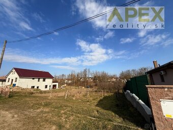 Exkluzívne APEX reality stavebný pozemok 782 m2 Lukáčovce - 3