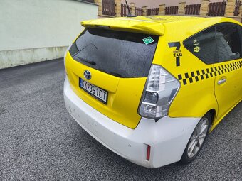 Predám Toyota Prius plus LED svetlá - 3
