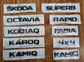 Škoda znaky nápis čierny logo znak - 3