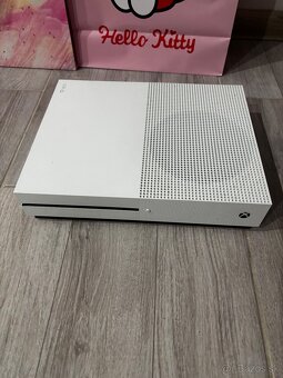XBOX One S 1 tb - 3