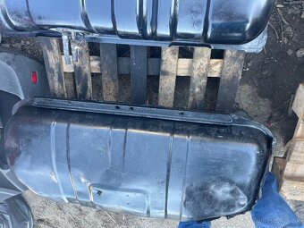 Nádrž Mitsubishi Pajero 2 - 3