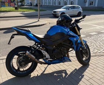 Suzuki GSR 750 - 3
