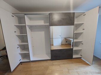 Šatníková skriňa - 3