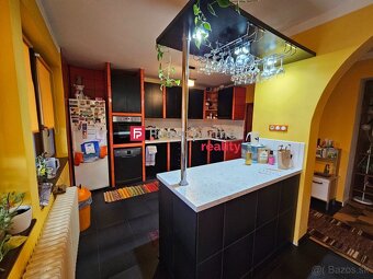 Znížená cena - Na predaj starší dvojgeneračný dom s veľkým p - 3