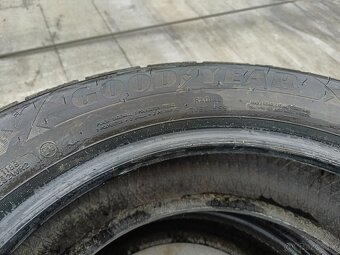 Predám 2 ks pneumatiky GOOD YEAR 205/55 R16 M+S - 3