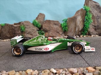 Prodám model 1:18 formule F1 Jaguar R1 - 3