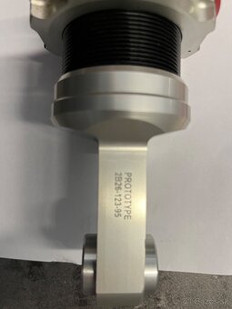 Voge 500 DSX, tlmič YXX - 3