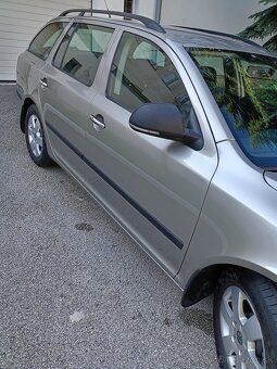 PREDÁM ŠKODA OCTAVIA COMBI1,6 BENZIN r11/2011 KÚP. NA SLOV . - 3