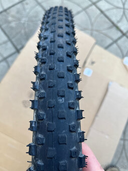 MTB plaste Bontrager XR2 29x2.00 - 3