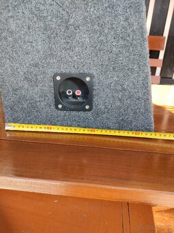 Subwoofer so zosilovačom - 3