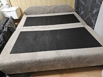 Elegantná rozkladacia pohovka – kompaktný gauč aj posteľ - 3