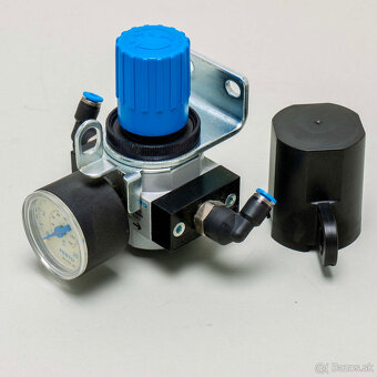 Regulátor tlaku Festo LR-1/4-D-7-I-MINI 0.5 bar-7 bar - 3