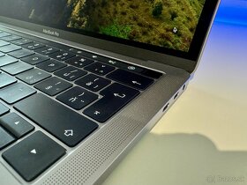 MacBook Pro space gray 2016 touchbar 16GB RAM - 3
