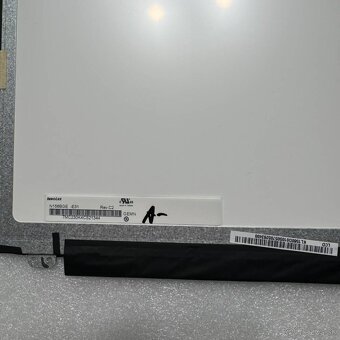 Predám obrazovku do notebooku 15,6" LED SLIM displej 30 pin - 3