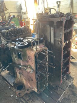 predám blok motora a vaňu na 4v a 6v zetor crystal - 3