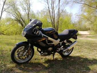 Predám Honda VTR1000F - 3